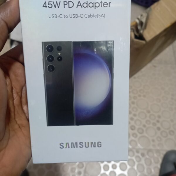Alternative view of original 45w adaptor Samsung charger type c