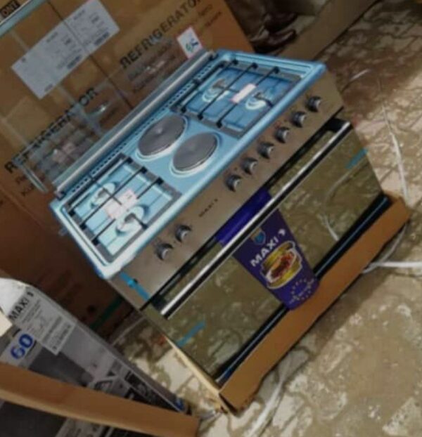 Maxi 4+2 Standing gas cooker.