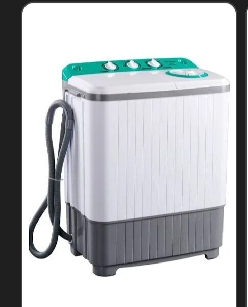 Hisense washing meching twin tub 5kg.  166,000