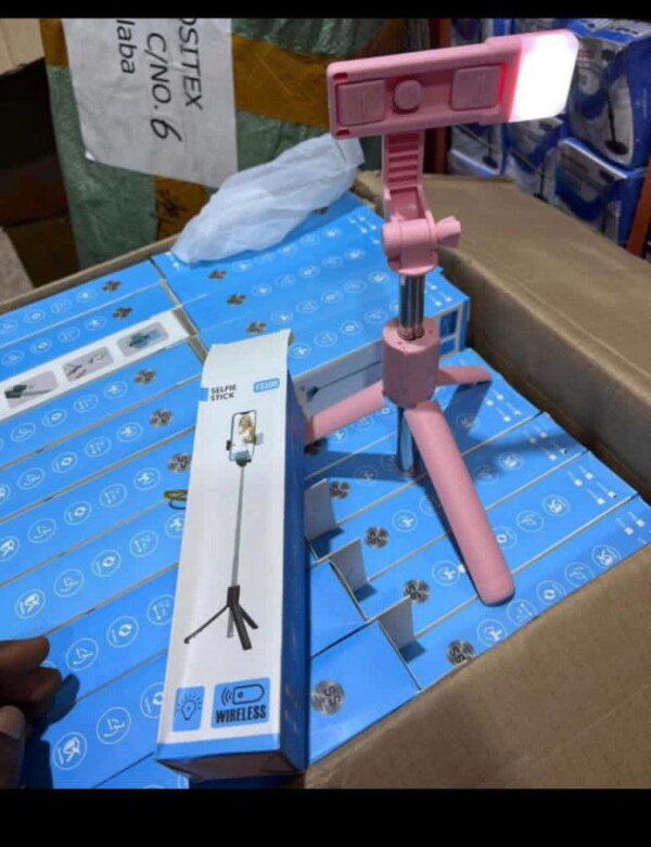 selfie stick.     6000