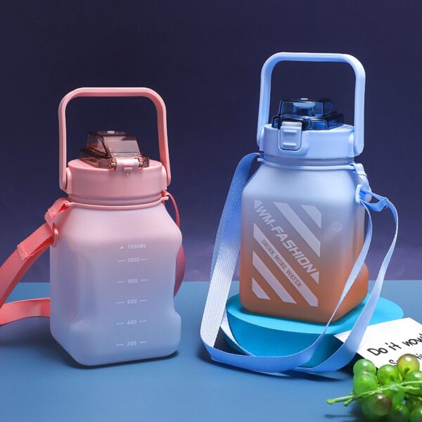 ST Fashion 1.5L Water Bottle - Image 4