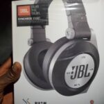 JBL E50BT  build mic