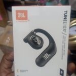 JBL single ear Bluetooth   tune E10s.
