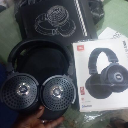 JBL tune 95 with casing inside super bass